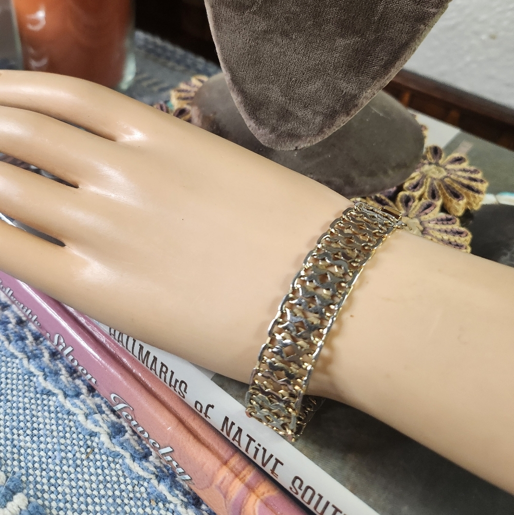 Vintage Signed Monet Gold Tone Link Chain 7" Bracelet